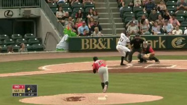 Eddy Alvarez doubles in run