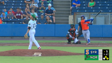 Vientos belts second homer for Syracuse