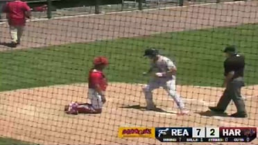 Reading's Martin mashes solo homer to right