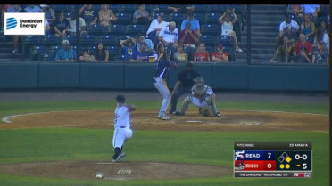 Phillies' Stott triples for the Fightin Phils