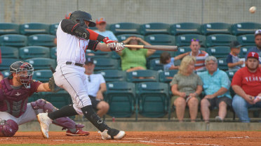 Rizzo Raises Travs Over Riders