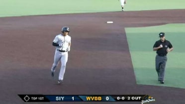 Staten Island's Robinson rips homer to left