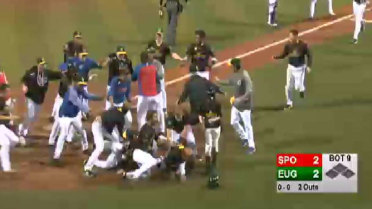 Eugene Emeralds win NWL title on balk