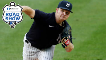 Yankees promote Schmidt to active roster