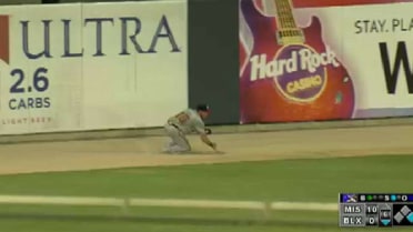 Mississippi's Murphy makes diving catch in center