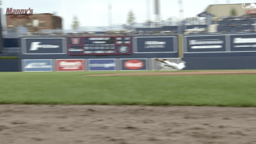 Downs makes diving stop for WooSox
