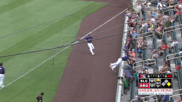 Topes' Soto's tumbling grab