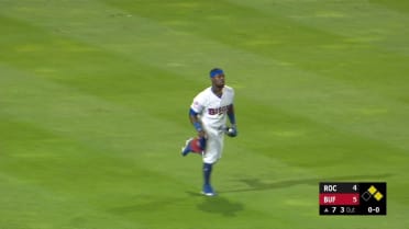 Buffalo's Davis makes a sensational play