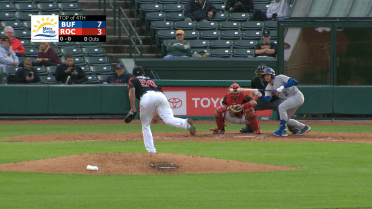 Smith lays down perfect bunt as part of 5-hit night