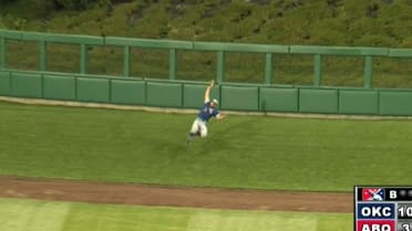 Avans makes berm catch for Dodgers