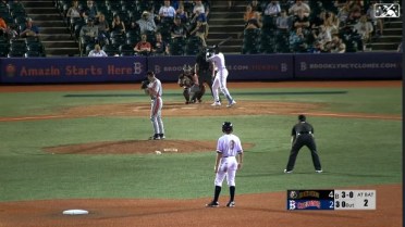 Mauricio launches 17th homer for Brooklyn