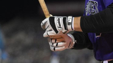Chihuahuas Squeeze Past Isotopes, 21-10