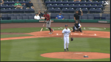 Cruz goes oppo on ninth homer of year