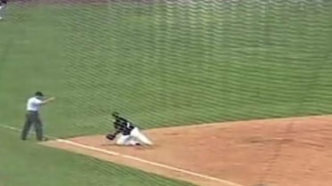 Miguel Sano makes an unbelievable play at third base