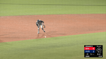 Mauricio gets runner at first with web gem play