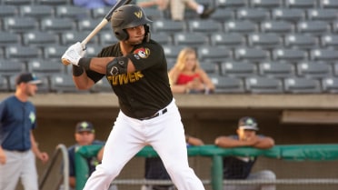 Nevarez notches career-high four hits in 5-2 win