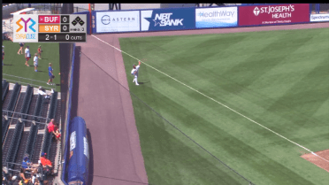 Syracuse's Lee fires strike to catch runner at second
