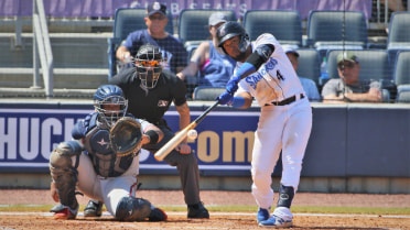 Smokies Use Seventh-Inning Rally To Top Shuckers