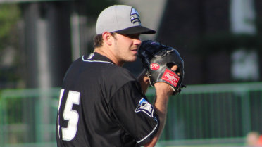 Amaya HR ruins Logue's gem, 1-0
