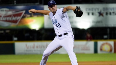 Hooks Power Past RoughRiders