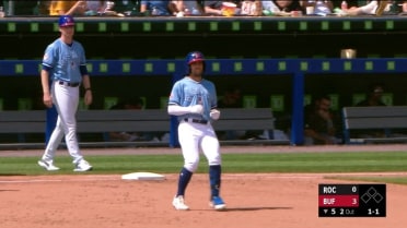 Kevin Smith collects four hits