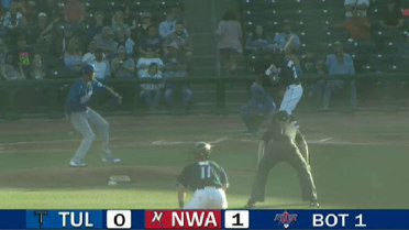 Elier Hernandez doubles in run