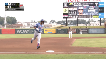 Davis swats 14th homer of the year