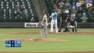 Singleton goes yard for the Hooks