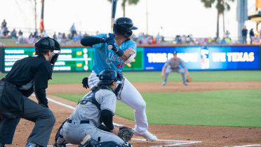 Big Frames Fuel Hooks in Season Opener