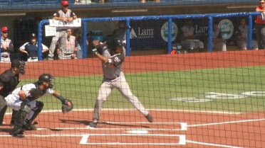 Volcanoes' Labour hits solo homer to right