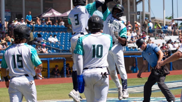 Bliss' Grand Slam Caps off Eight-Run Inning in 14-5 Win
