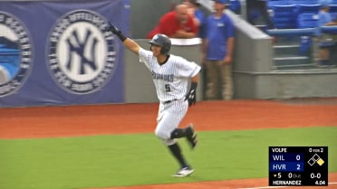 Yankees' Volpe homers in front of family