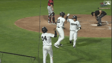 Lopez posts multihomer game
