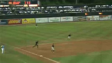 Short picks up first hit for Tennessee