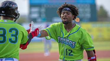 Moon’s Career Day, Record-Setting Eighth Fuels Sunday Rout