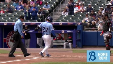 Blue Jays prospect Davis Schneider cranks a home run