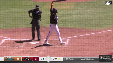 Aeverson Arteaga launches his first Double-A homer