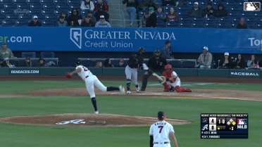 Yanquiel Fernández's two-run home run