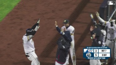 Ralphy Velazquez's multi-homer game