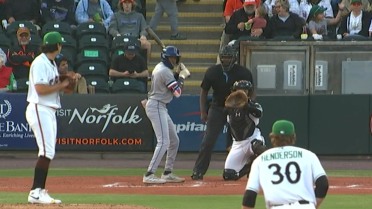 Chandler Simpson's three-hit game