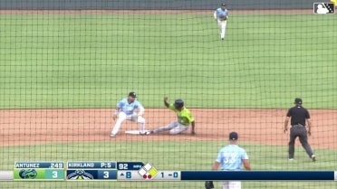 Jaison Chourio steals a base in fourth straight game