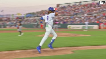 Kevin Alcántara swats a go-ahead three-run homer