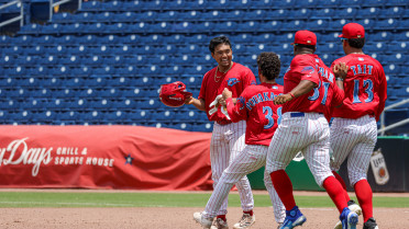 Threshers Walk off Blue Jays in Tenth to Take Series