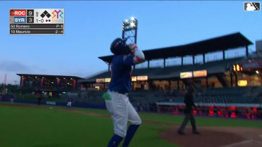 Ronny Mauricio's solo homer