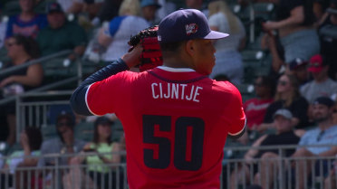 Cijntje K's Made righty, gets Paula to fly out lefty