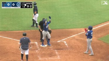 Dodgers prospect Eddys Leonard smacks a two-run homer