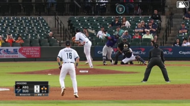 Yanquiel Fernández's two-run home run
