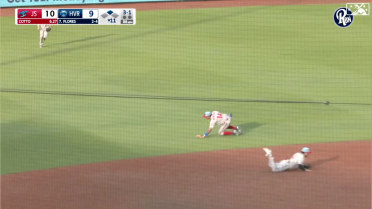 Otto Kemp makes an outstanding diving play at third