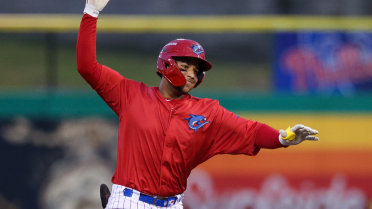 Threshers Split Twin Bill in Homer-Filled Doubleheader