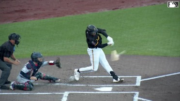Christian Moore's 450-foot solo homer